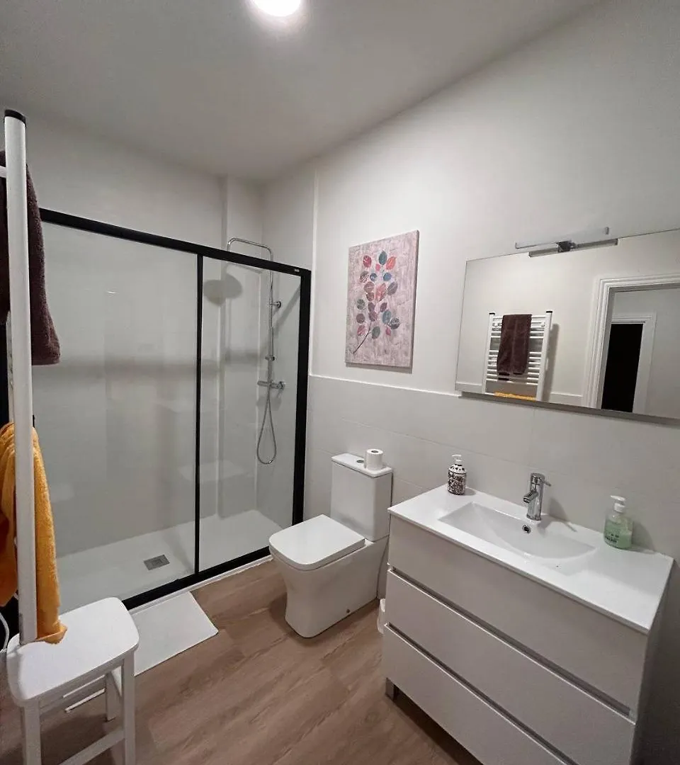 2 Habitaciones Privadas Con 1 Bano Privado, Salon Y Cocina 빌바오